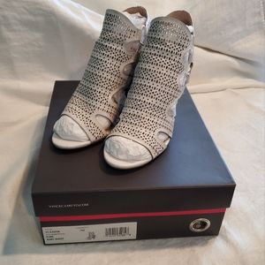 Vince Camuto Women's Eadon Heels, Pure Baby Sheep, Laser Cut, Size 7